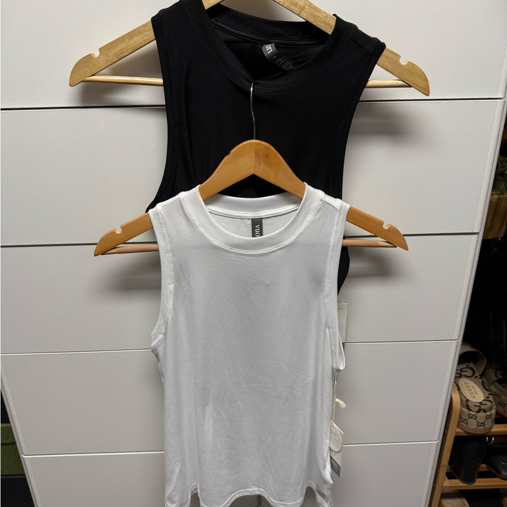2 Vuori Energy Tank Tops long. Set of 2. Black and white XS NWT